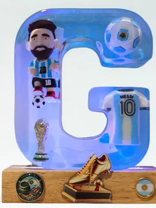 Se hacen iniciales con Luz personalizadas