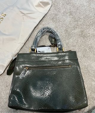 Bolso Guess verde efecto piel serpiente