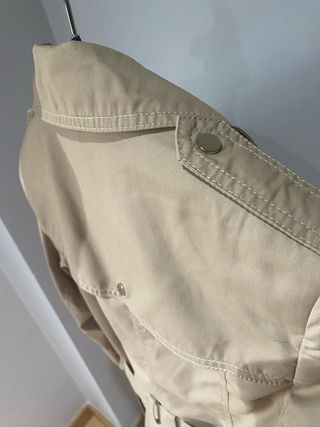 Gabardina Stradivarius Beige Talla S