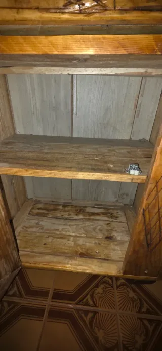 Mesilla de noche rústica de madera