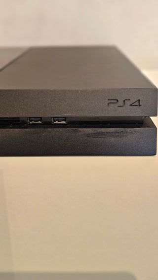 PS4 (PlayStation 4) Negra + Mando + Cable