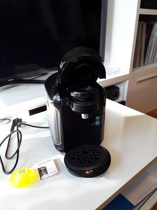 CAFETERA DE CÁPSULAS TASSIMO DE BOSCH SEMINUEVA