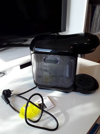 CAFETERA DE CÁPSULAS TASSIMO DE BOSCH SEMINUEVA