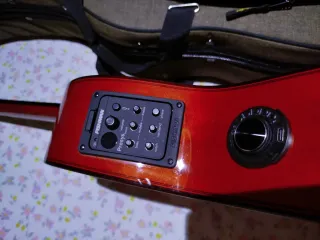 Guitarra Clásica Roja un capricho