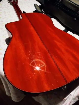Guitarra Clásica Roja un capricho