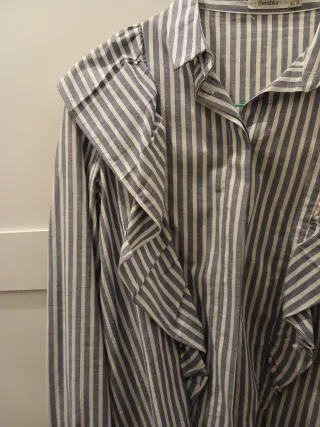 Camisa Bershka rayas volantes XS
