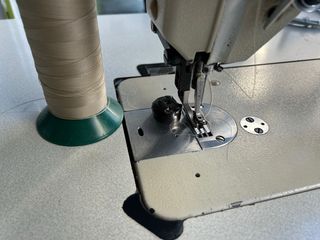 Máquina de coser industrial Brother doble arrastre