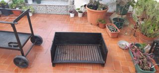 Barbacoa de metal negra y plateada. Medidas aproxi