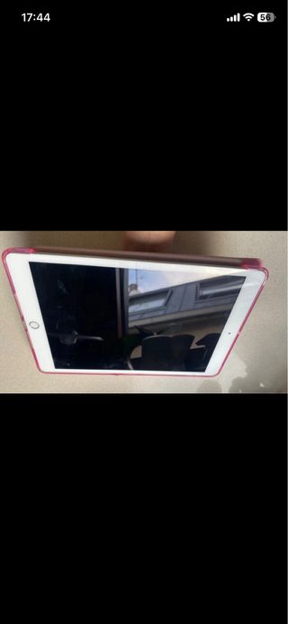 iPad 7ª Gen plateado y Multicolor