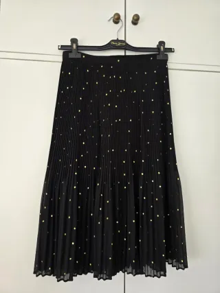 Falda negra tul lunares dorados talla 38.