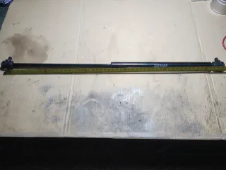 Amortiguador maletero nuevo.