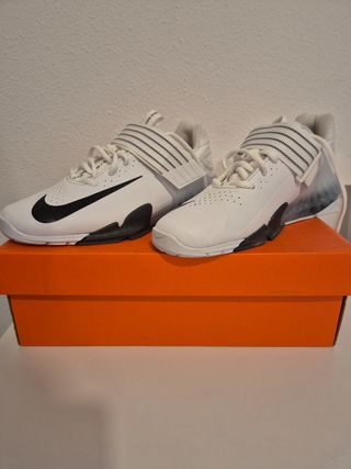 Unisex Nike Savaleos V02 Talla 38.5 A estrenar