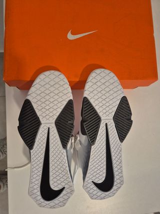 Unisex Nike Savaleos V02 Talla 38.5 A estrenar