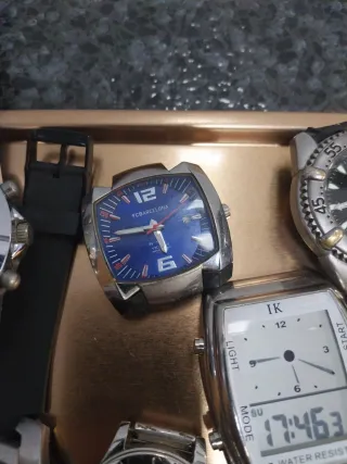 Lote de  8 relojes.falta el grande de la izda