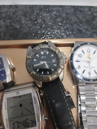 Lote de  8 relojes.falta el grande de la izda