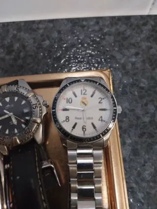 Lote de  8 relojes.falta el grande de la izda