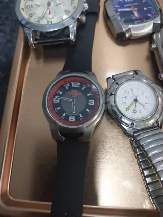 Lote de  8 relojes.falta el grande de la izda