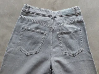 Pantalón vaquero Pull&Bear gris clarito