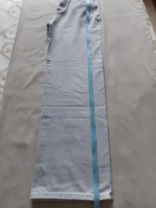 Pantalón vaquero Pull&Bear gris clarito