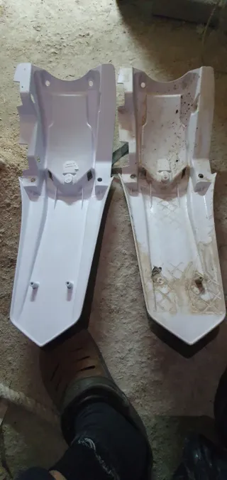 Piezas moto Sherco azules y blancas