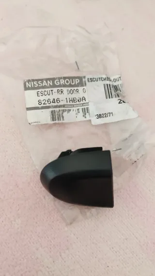 Escudo Porta Manija Puerta original Nissan