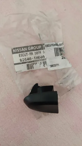 Escudo Porta Manija Puerta original Nissan