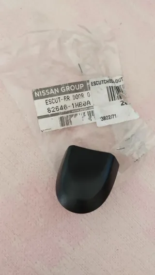Escudo Porta Manija Puerta original Nissan