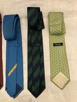 Lote de 5 corbatas de vestir.