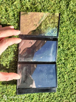 Cartera de piel negra marca Ubrique