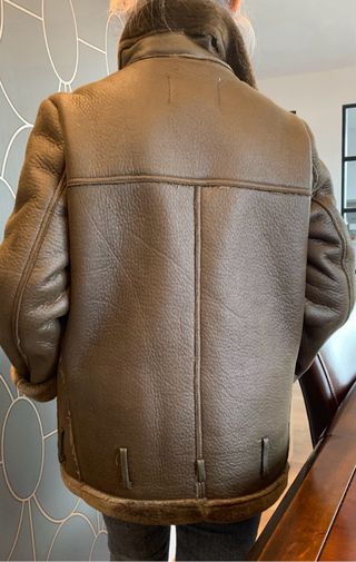 Cazadora efecto piel verde Zara