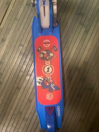 Patinete infantil azul y rojo