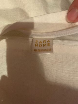 2 Cojines Blancos Decorativos