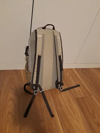 Mochila Quechua Beige y Gris