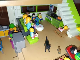 Chalet familiar Playmobil con piscina