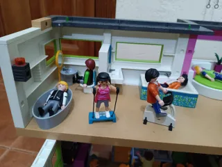 Chalet familiar Playmobil con piscina