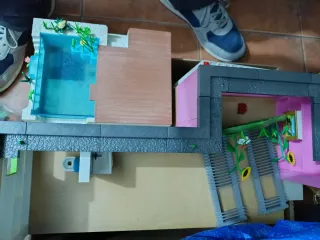 Chalet familiar Playmobil con piscina