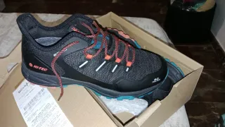 Zapatillas de montaña Hi-Tec negras y turquesa