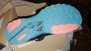 Zapatillas de montaña Hi-Tec negras y turquesa