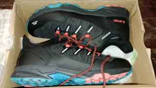 Zapatillas de montaña Hi-Tec negras y turquesa