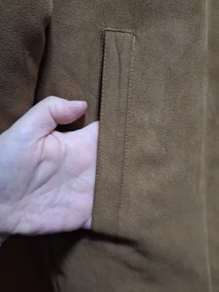 Gabardina marrón con cuello de pelo