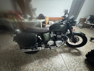 Moto estilo custom verde