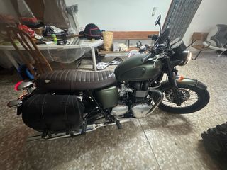 Moto estilo custom verde