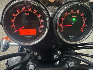 Moto estilo custom verde