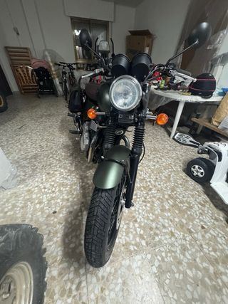 Moto estilo custom verde