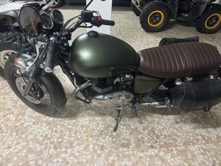 Moto estilo custom verde