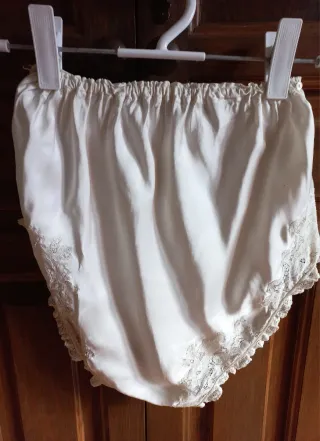 retro en seda con encaje