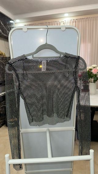 Top crop Zara pedrería negro talla XS, rejilla