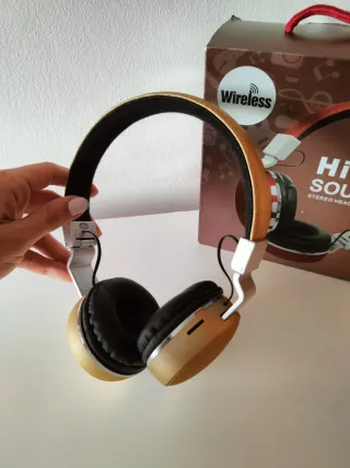 Auriculares inalámbricos dorados nuevos