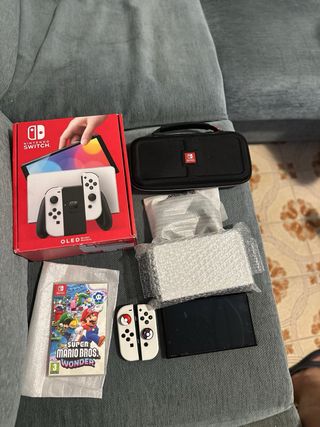 Nintendo Switch OLED con accessori