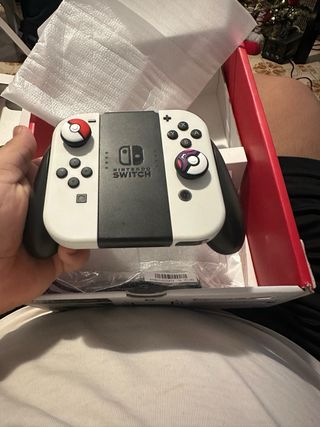 Nintendo Switch OLED con accessori